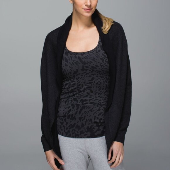 Lululemon Reversible Cabin Yogi Wrap (size M) - Picture 1 of 13